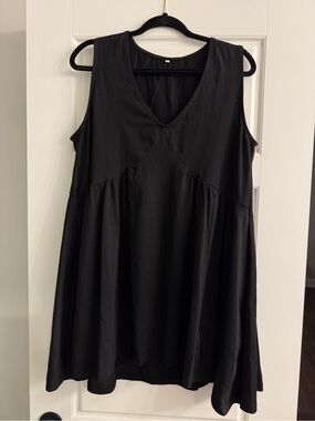 Women’s Black Sleeveless V-Neck Dress